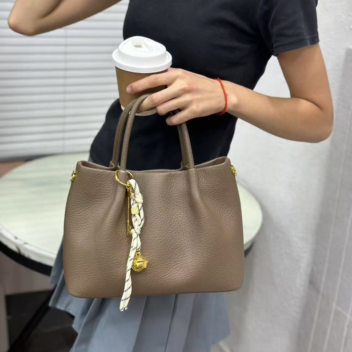Elegant Large Capacity Womens Handbag