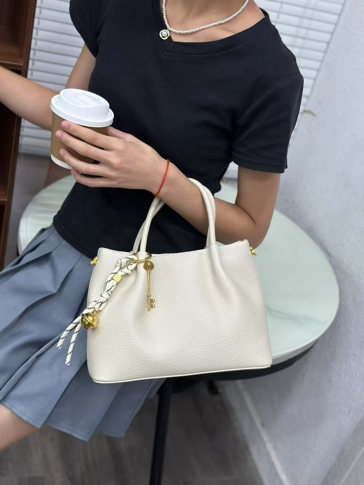 Elegant Large Capacity Womens Handbag